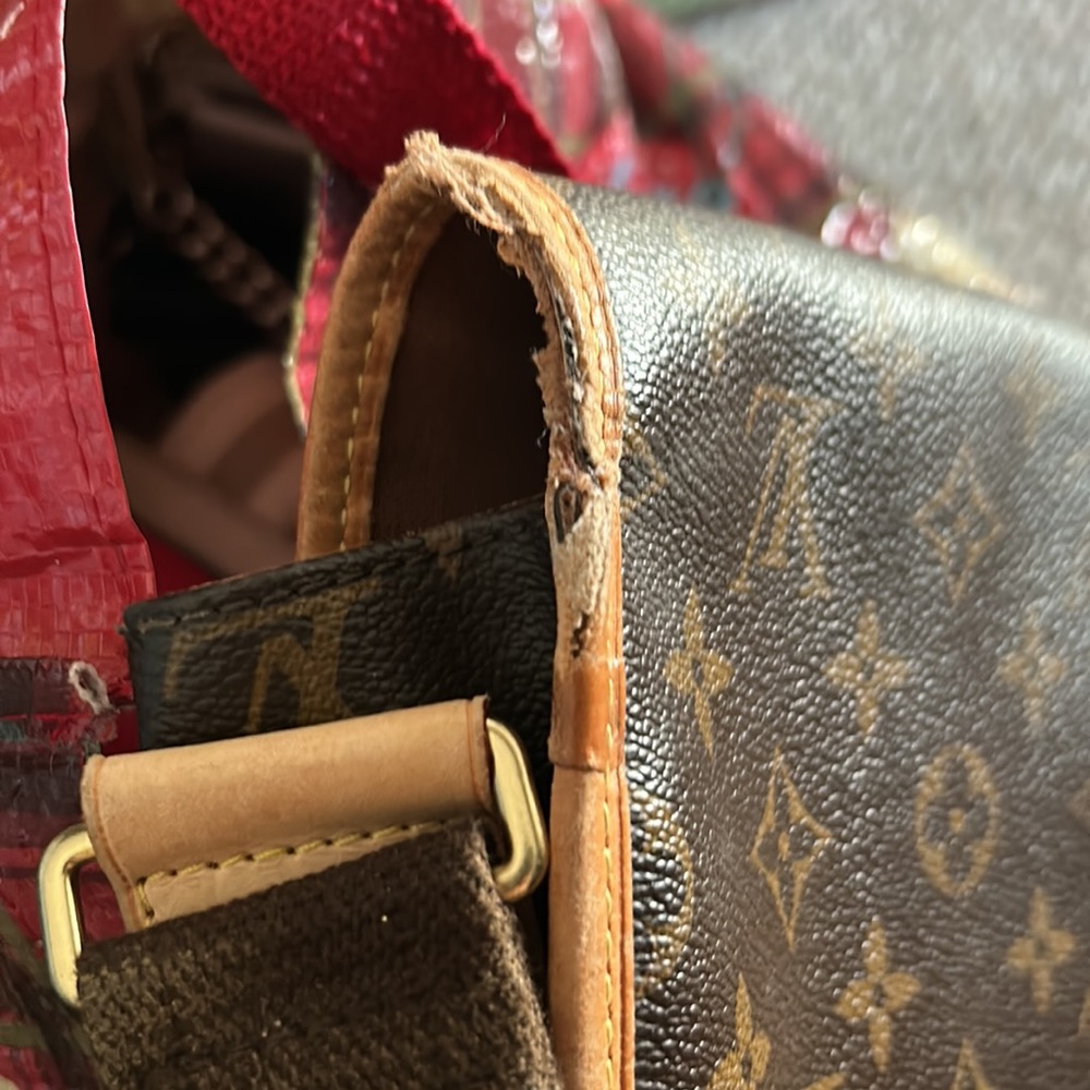 Good condition Louis Vuitton crossbody - Picture 11 of 11